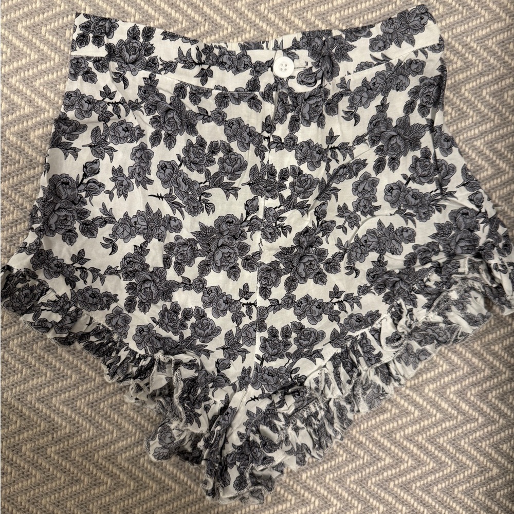 LF BOUTIQUE SEEK The Label High Waisted Floral Shorts Black White Size S $108